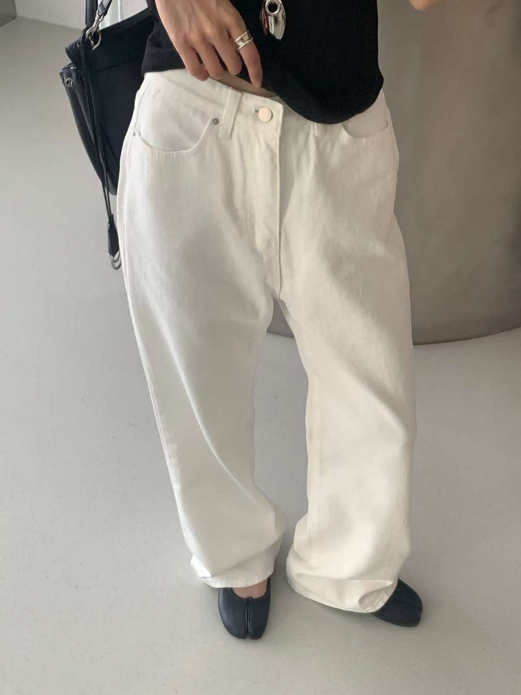 B199 White Form Jeans