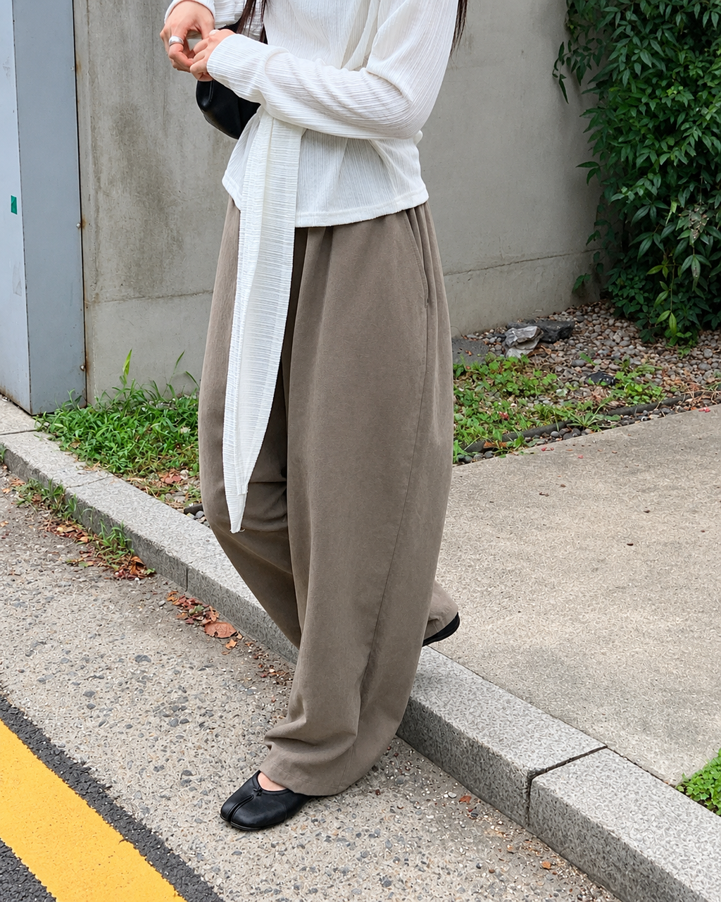 B203 Airy Tailored Pants - Cream