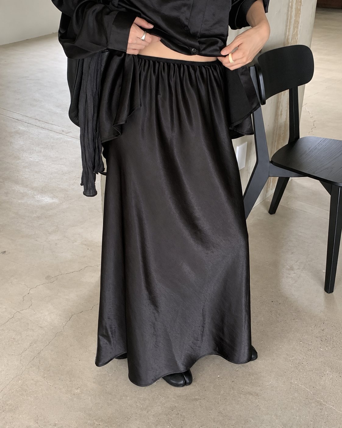 B205 Satin Flow Maxi Skirt - Black detail