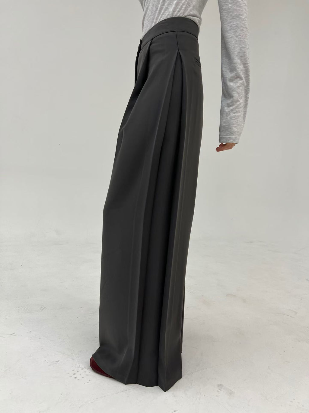 B207 Side Fold Tailored Pants - Charcoal full look