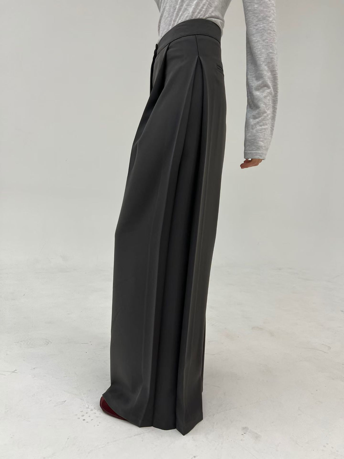 B207 Side Fold Tailored Pants - Charcoal full look