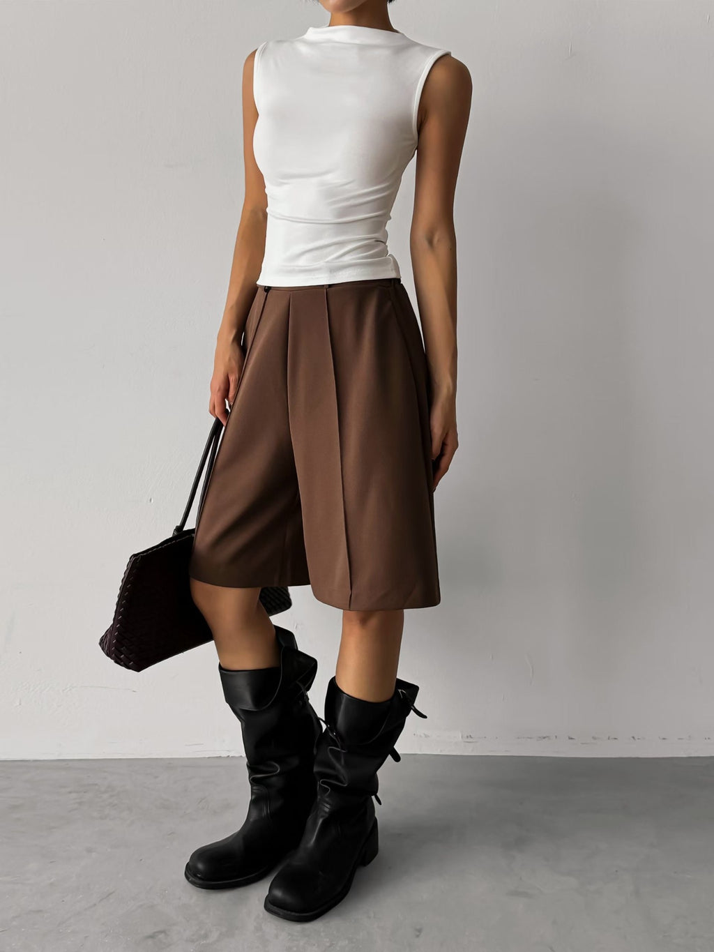 B209 Tailored Bermuda Shorts - Brown styled look