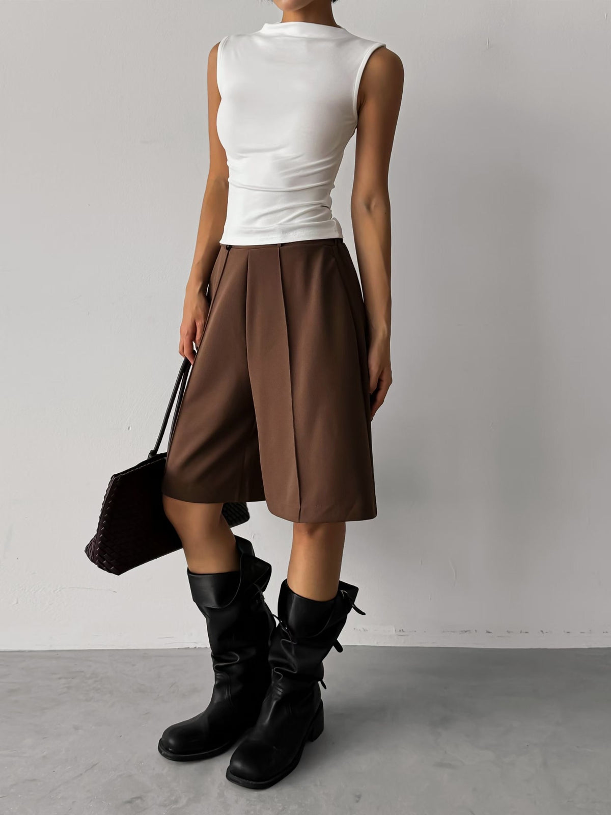 B209 Tailored Bermuda Shorts - Brown styled look