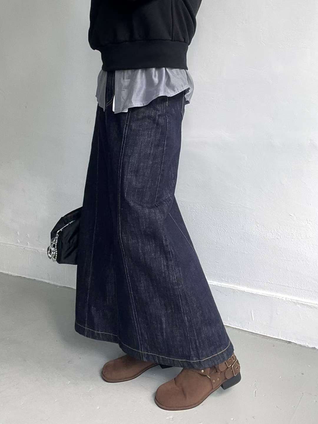 B163 Rail Slit Maxi Skirt