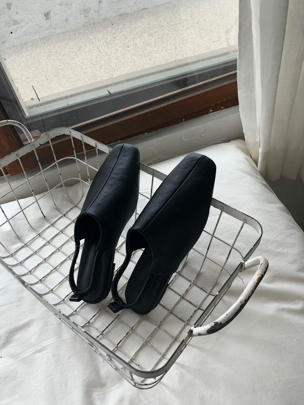 F122 Black Interval Flats