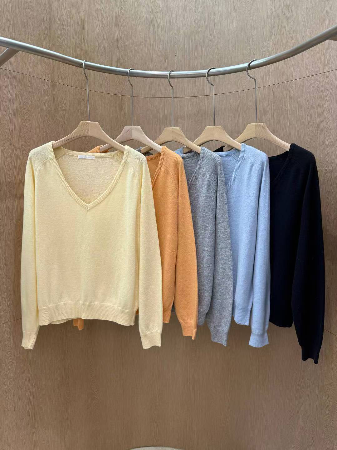 T186 Sunday Light V Knit