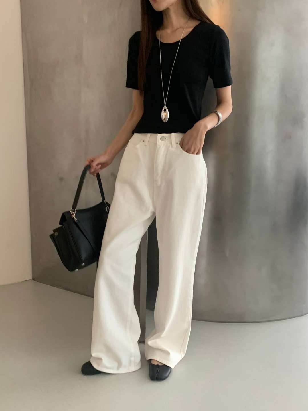 B199 White Form Jeans