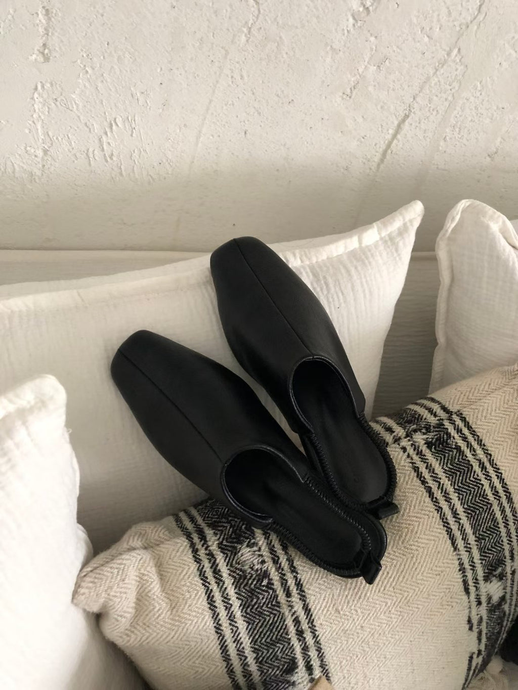 F122 Black Interval Flats