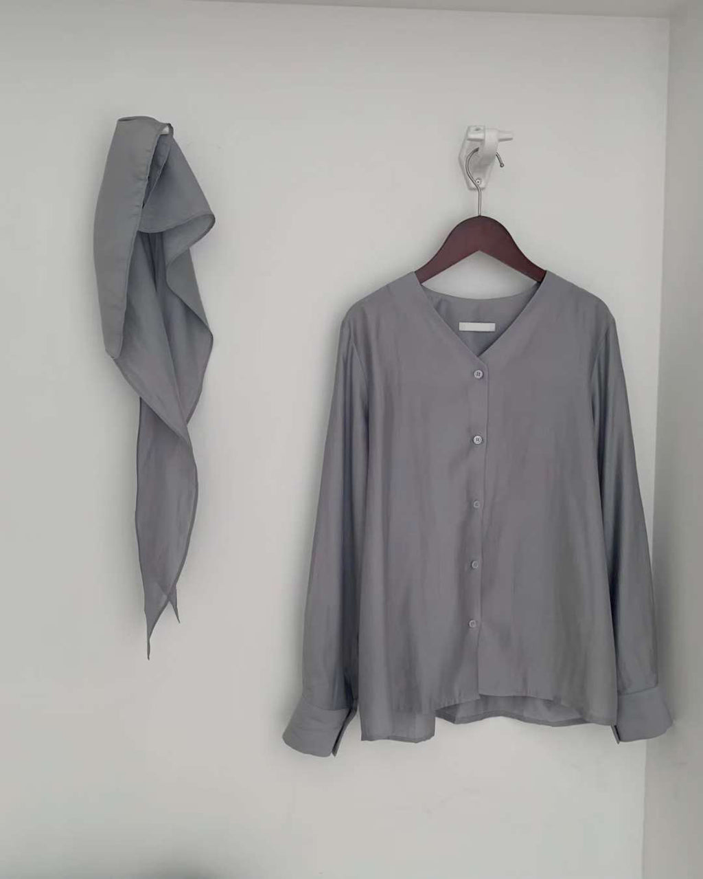 T183 Veil Scarf Blouse
