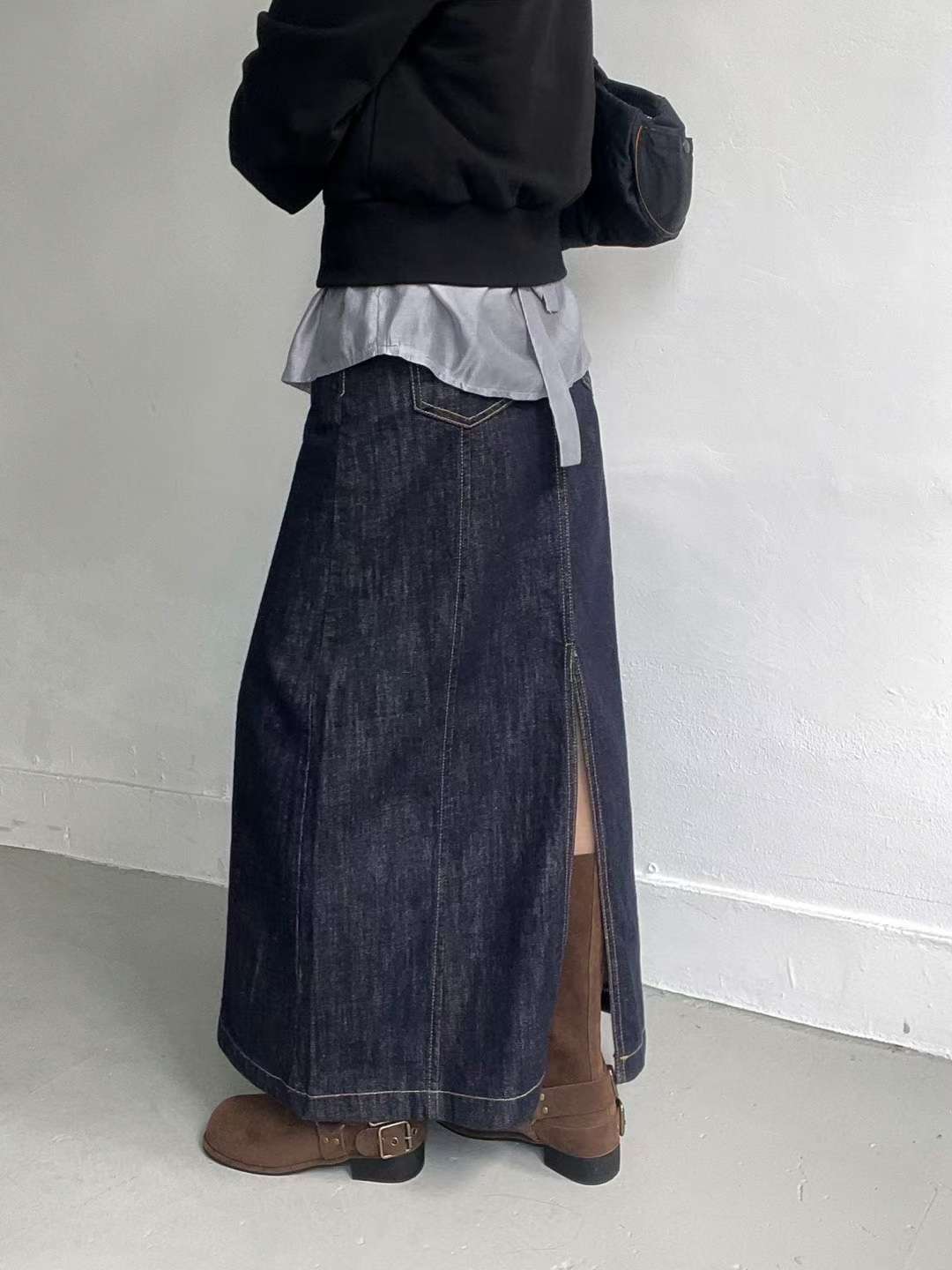B163 Rail Slit Maxi Skirt