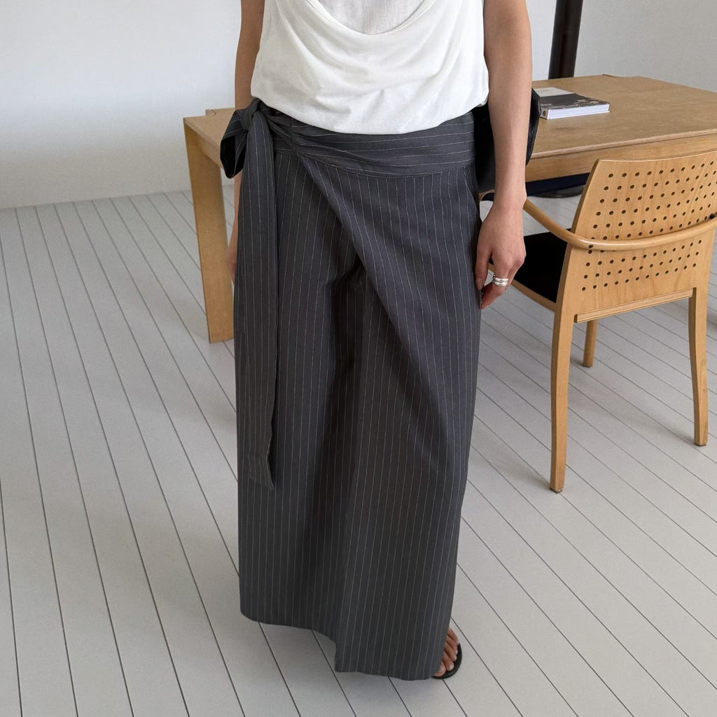 B195 Tie Theory Skirt