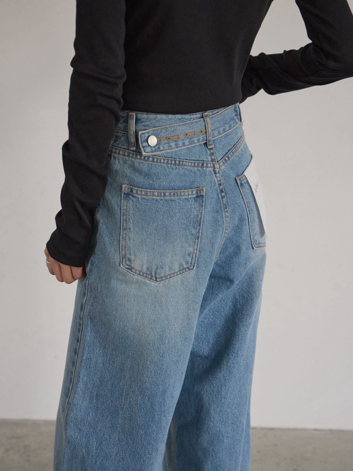 B173 Contour Waist Denim