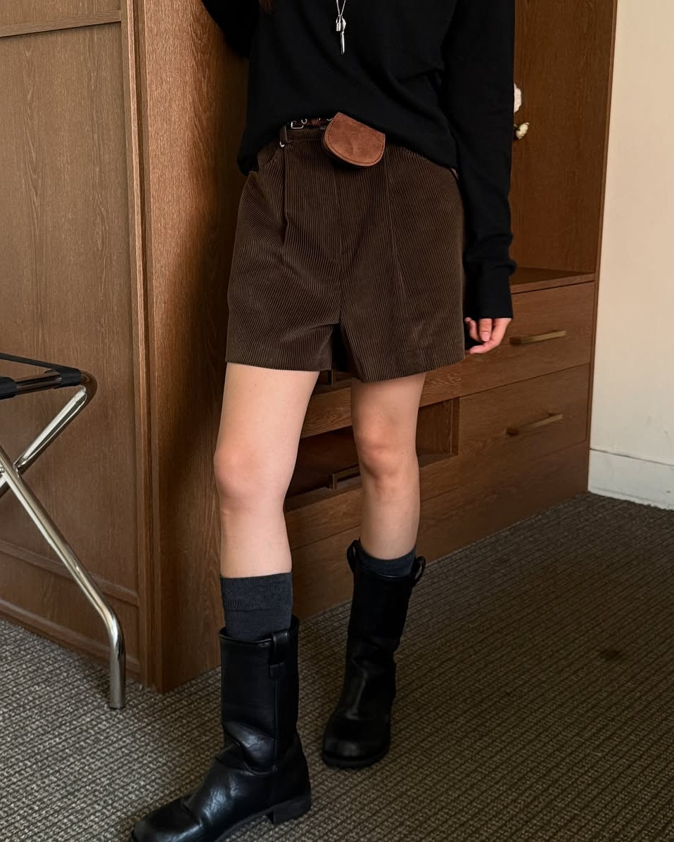 B156 Cordy Classic Shorts