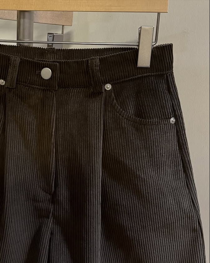 B156 Cordy Classic Shorts