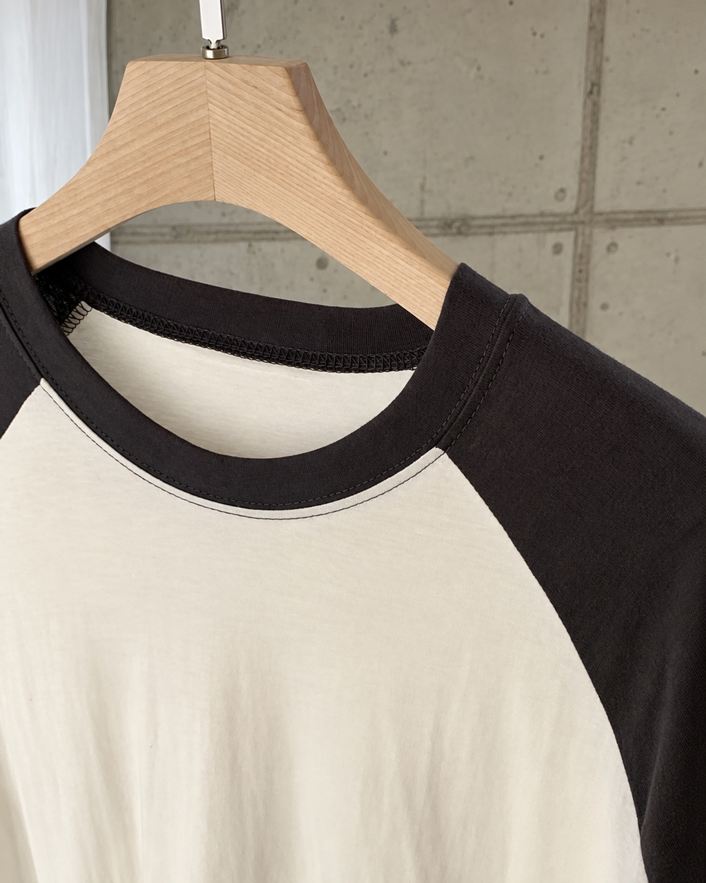 T223 Vintage Raglan Tee - White detail