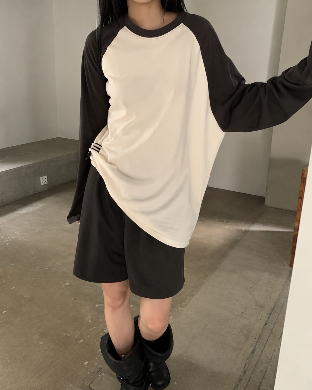 T223 Vintage Raglan Tee - White front look